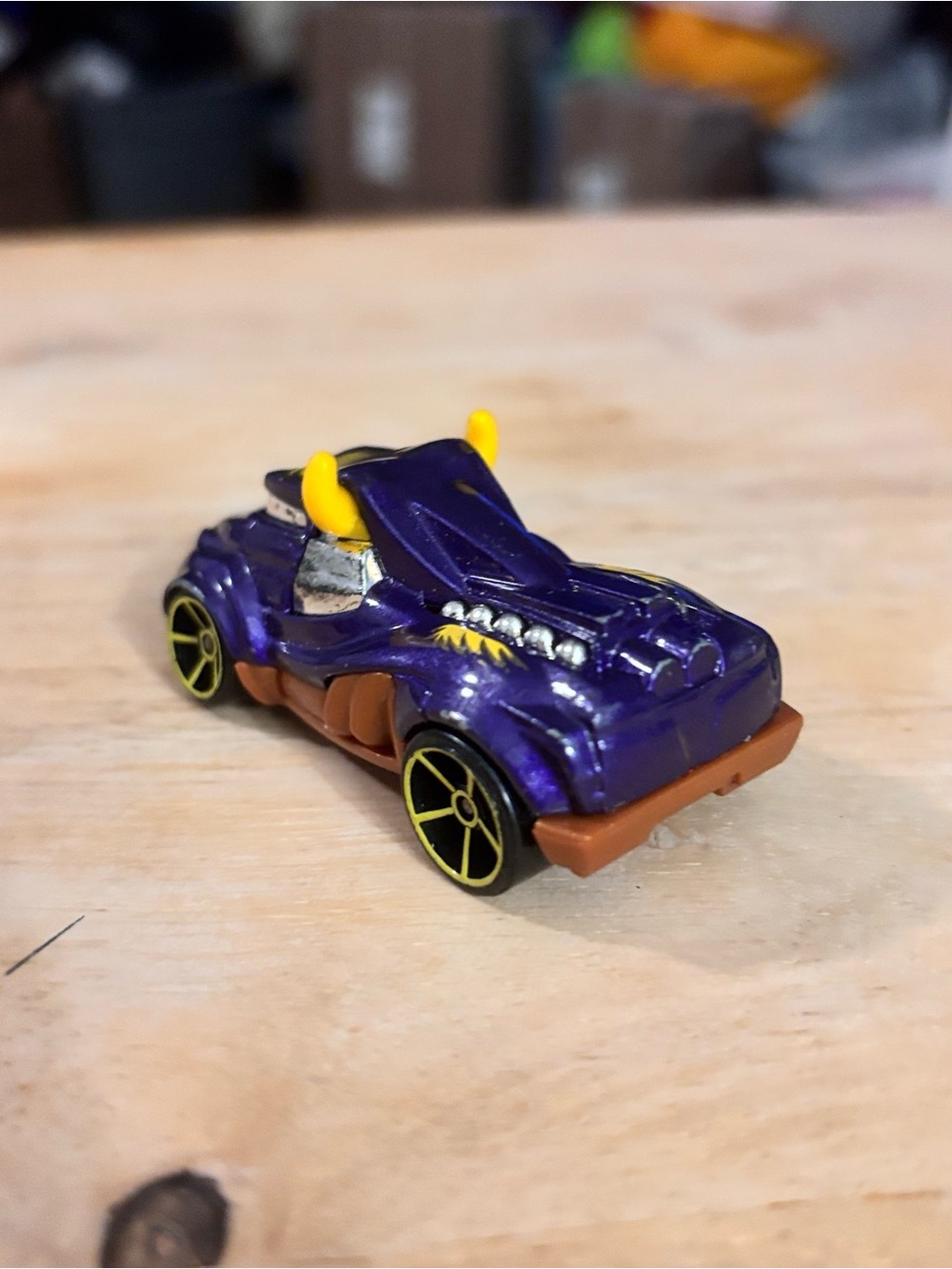 Hot Wheels Street Beasts
Bull Whip 2011 Purple Diecast 1:64 Monster
Unboxed